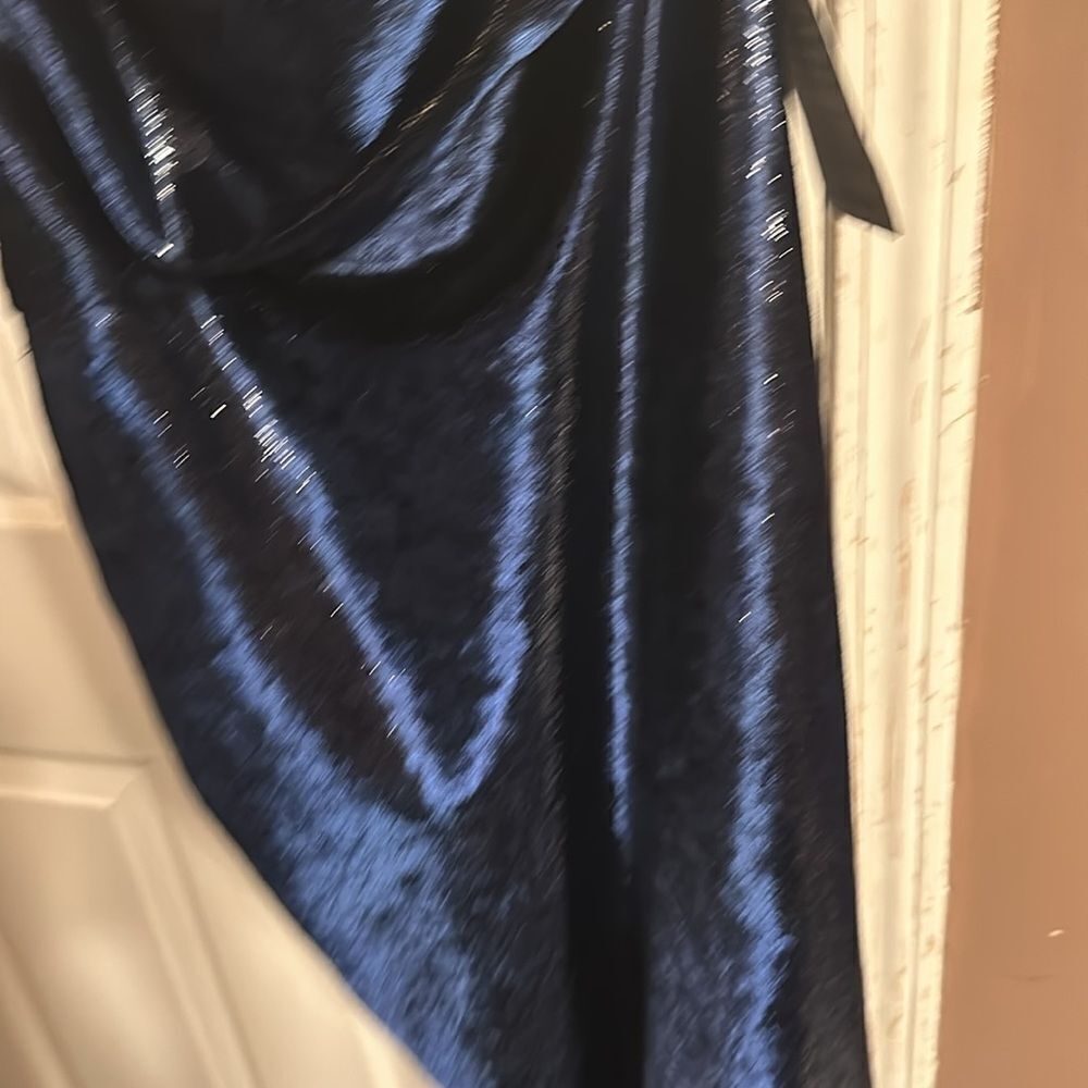 Amsale Metallic Velvet Draped Gown Size 4 NWT - Picture 6 of 13